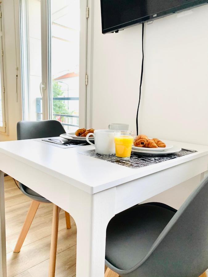 Beautiful Studio Located South Of Paris บรู์-ลา-แรน ภายนอก รูปภาพ