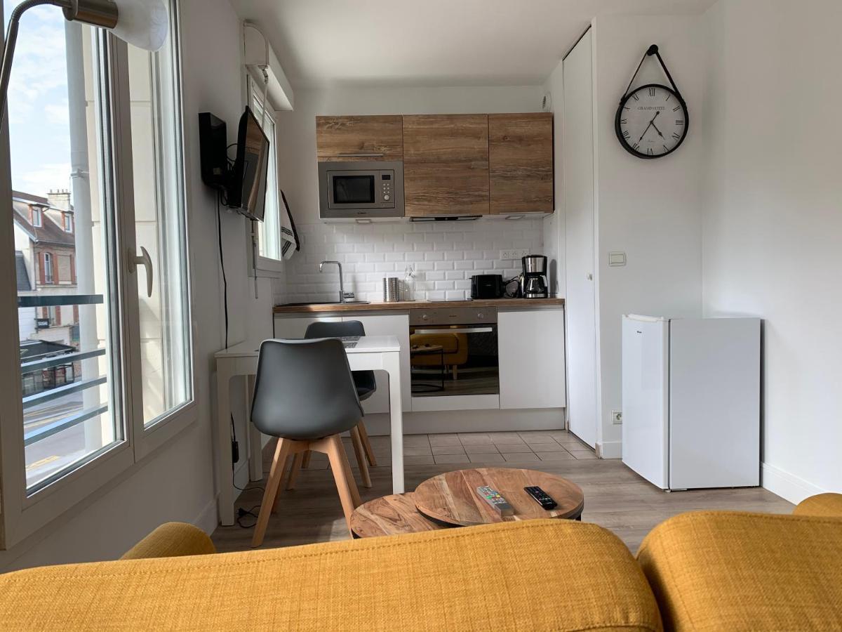 Beautiful Studio Located South Of Paris บรู์-ลา-แรน ภายนอก รูปภาพ