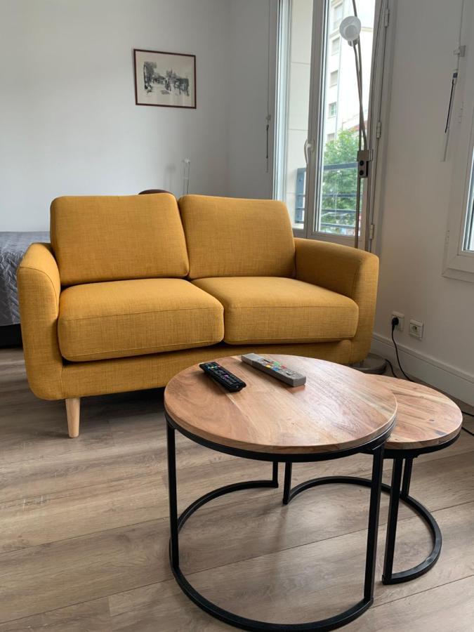 Beautiful Studio Located South Of Paris บรู์-ลา-แรน ภายนอก รูปภาพ